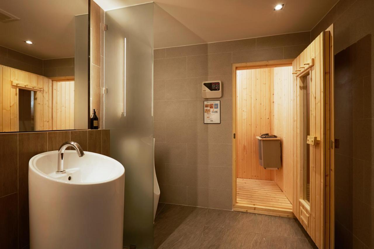 The Quarter Phromphong By Uhg Hotel Bangkok Exterior photo