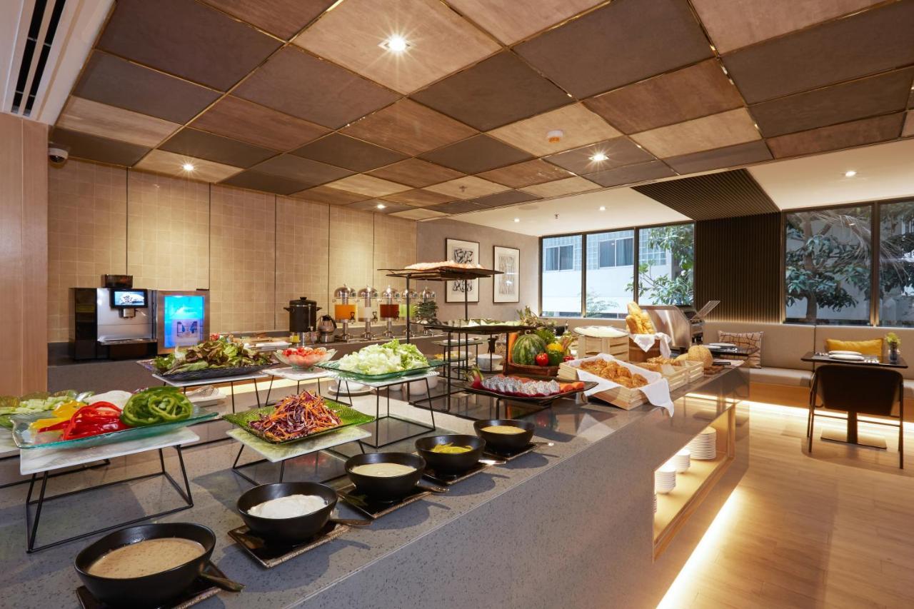 The Quarter Phromphong By Uhg Hotel Bangkok Exterior photo